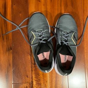 Saucony women’s sneakers size 10